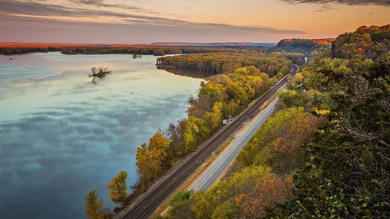 Great River Road, Mississippi River