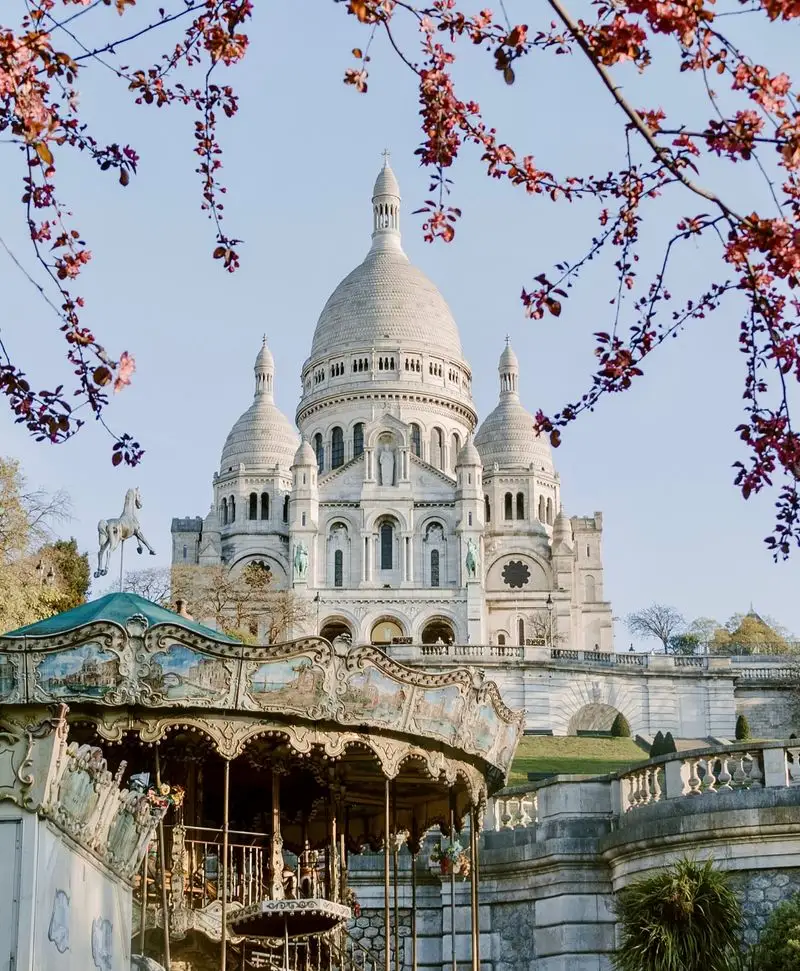 Stroll Through Montmartre and Visit Sacré-Cœur