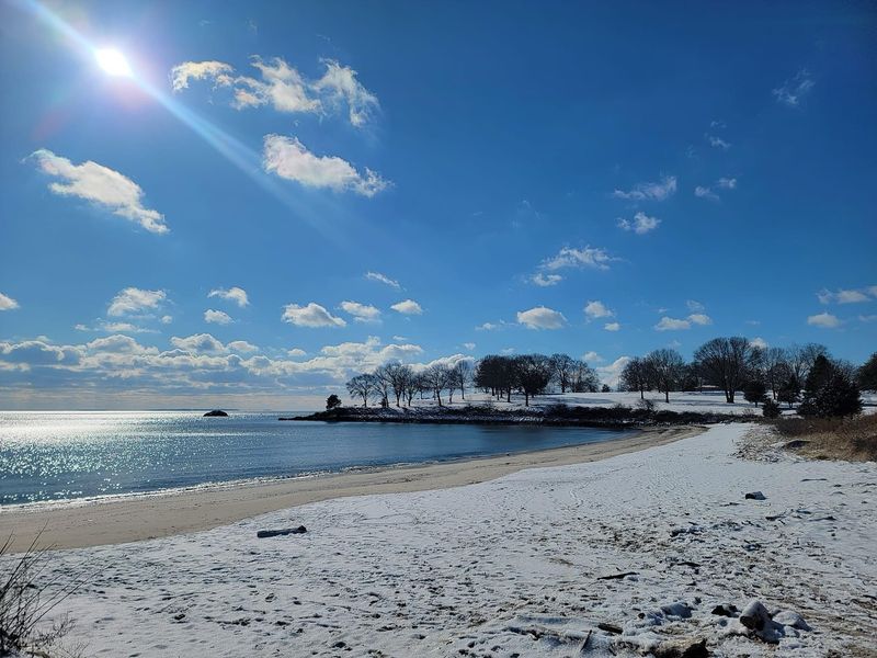 Hole-in-the-Wall Beach – Niantic