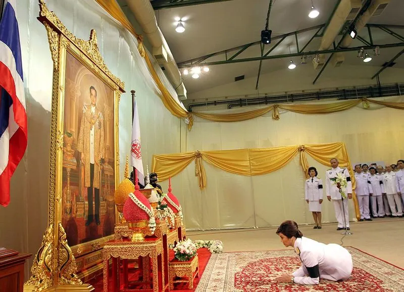 Show Respect for the Monarchy