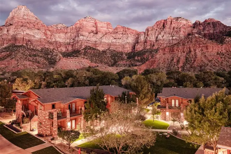 Zion Lodge