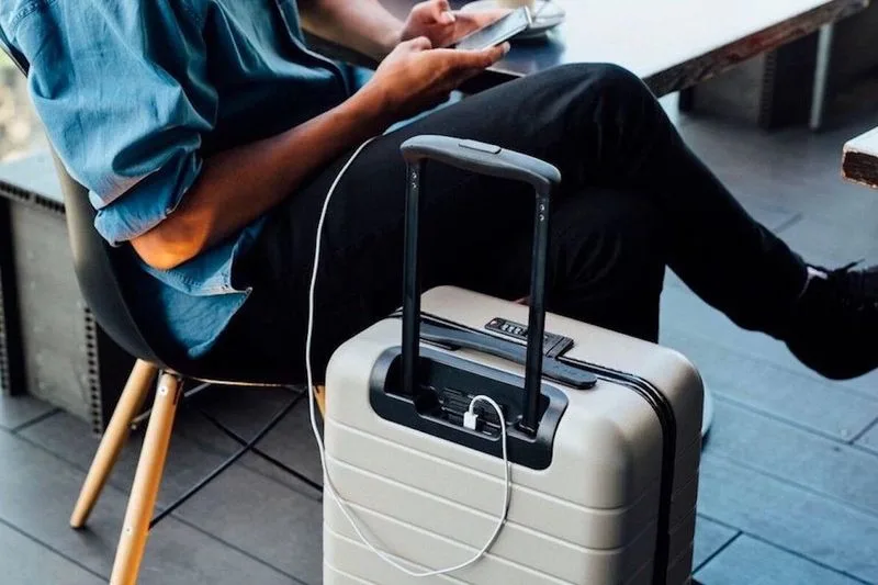 Smart Luggage with Built-in Batteries