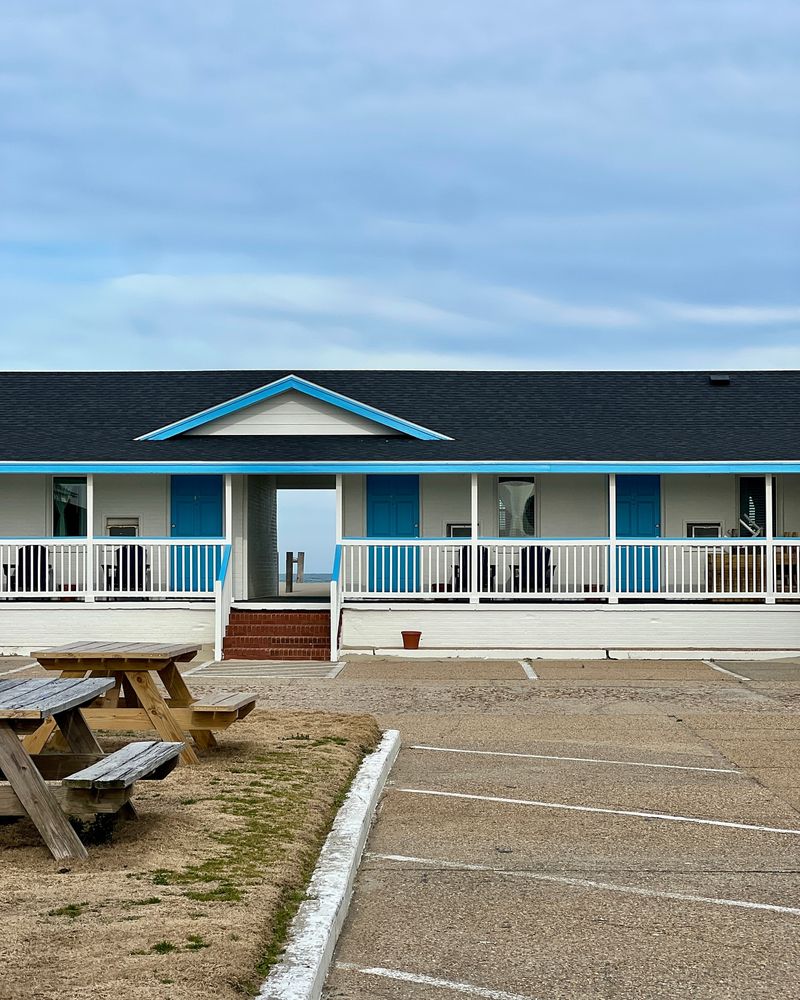 Staying in a Cozy Cottage or Beachside Motel