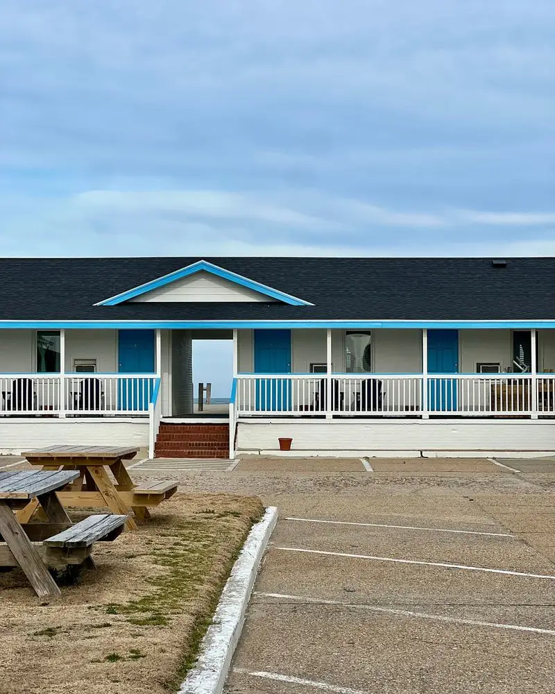 Staying in a Cozy Cottage or Beachside Motel