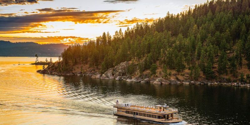 Cruise the Lake on a Sunset Boat Tour