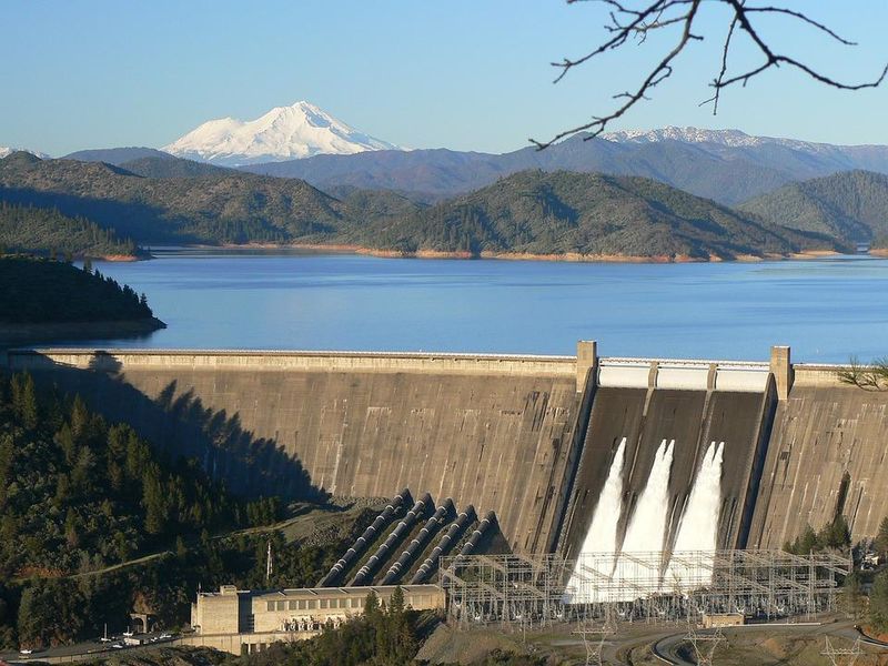 Visit the Shasta Dam Float Festival