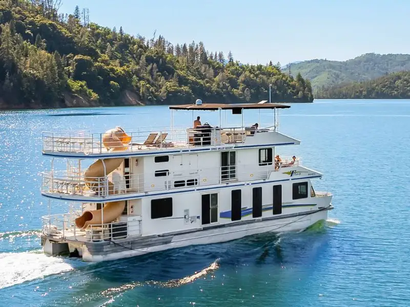 Rent a Houseboat