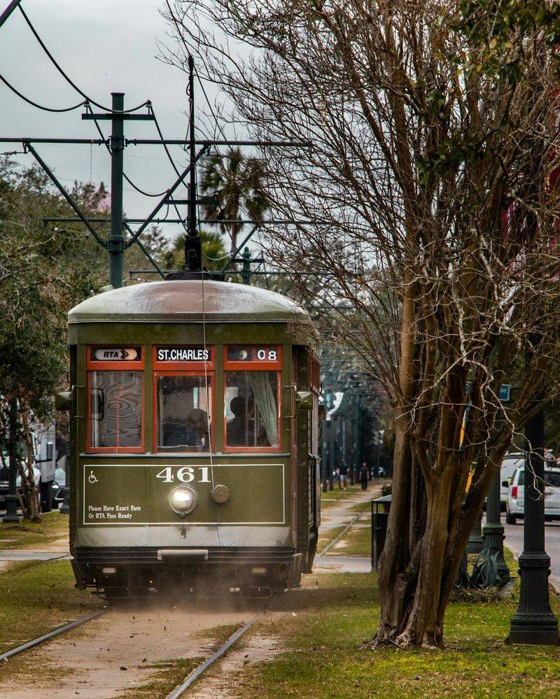 Ride the St. Charles Streetcar to Uptown