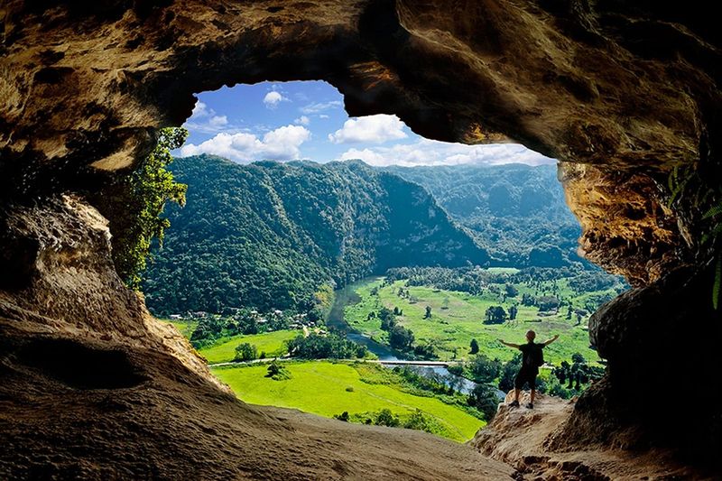 Exploring Cueva Ventana
