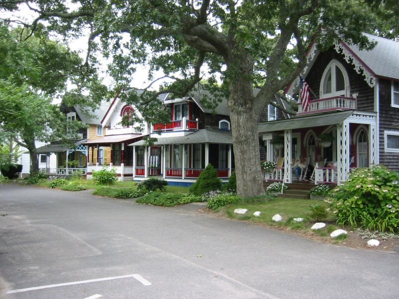 Oak Bluffs (Martha’s Vineyard) – Whimsical & Buzzing