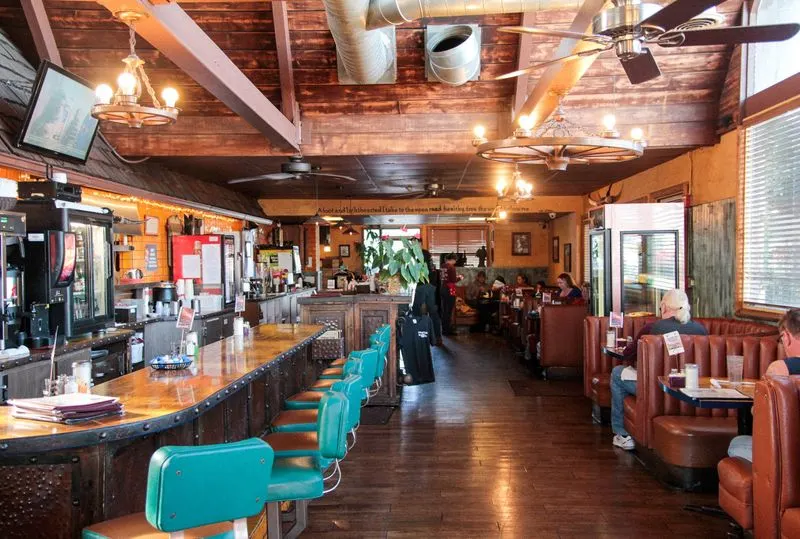 Outpost Cafe (Hesperia, US‑395)