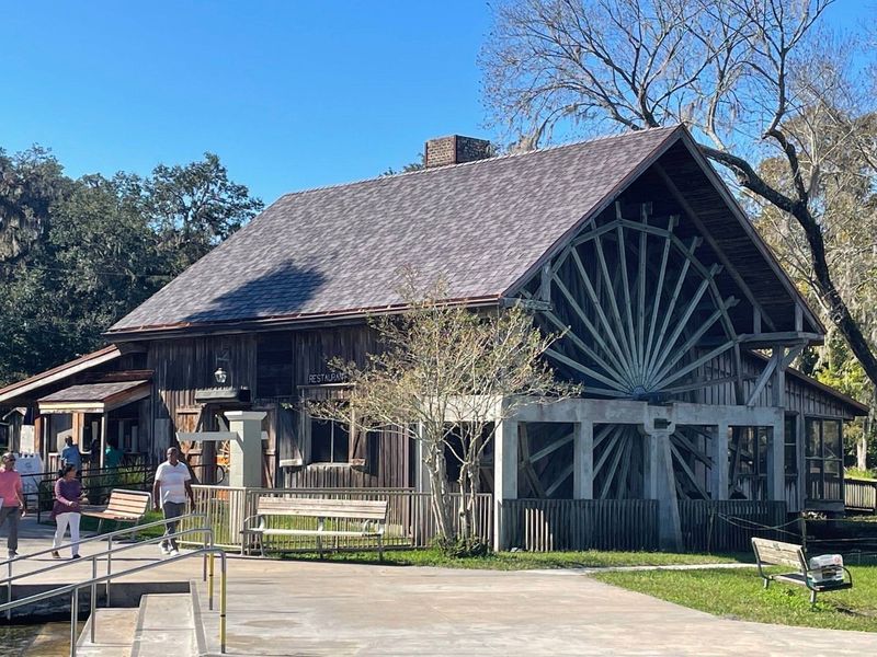 The Old Spanish Sugar Mill (De Leon Springs) – Canopy Dining by a Spring