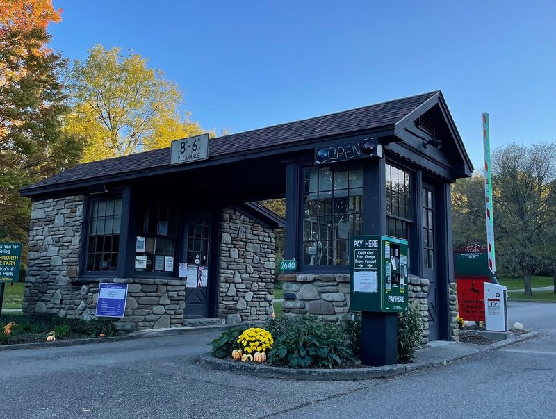 Trailside Museum and Zoo