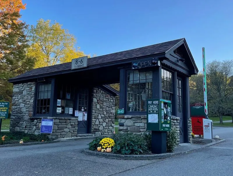 Trailside Museum and Zoo