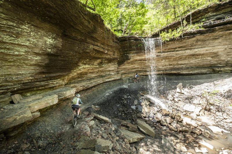 Devil's Den State Park