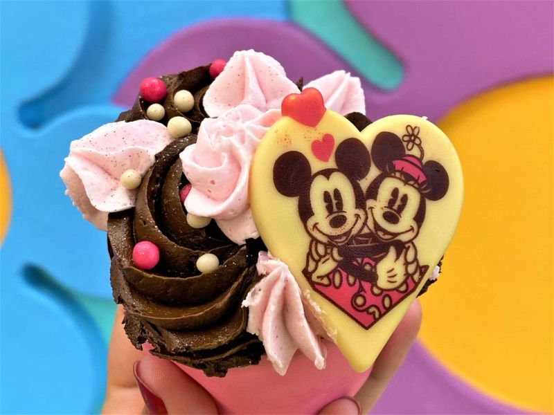 Minnie's Sweetheart Cupcake
