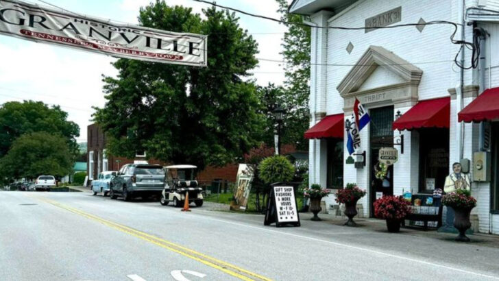 This Historic Tennessee Town on the Cumberland River Feels Pulled From a Storybook