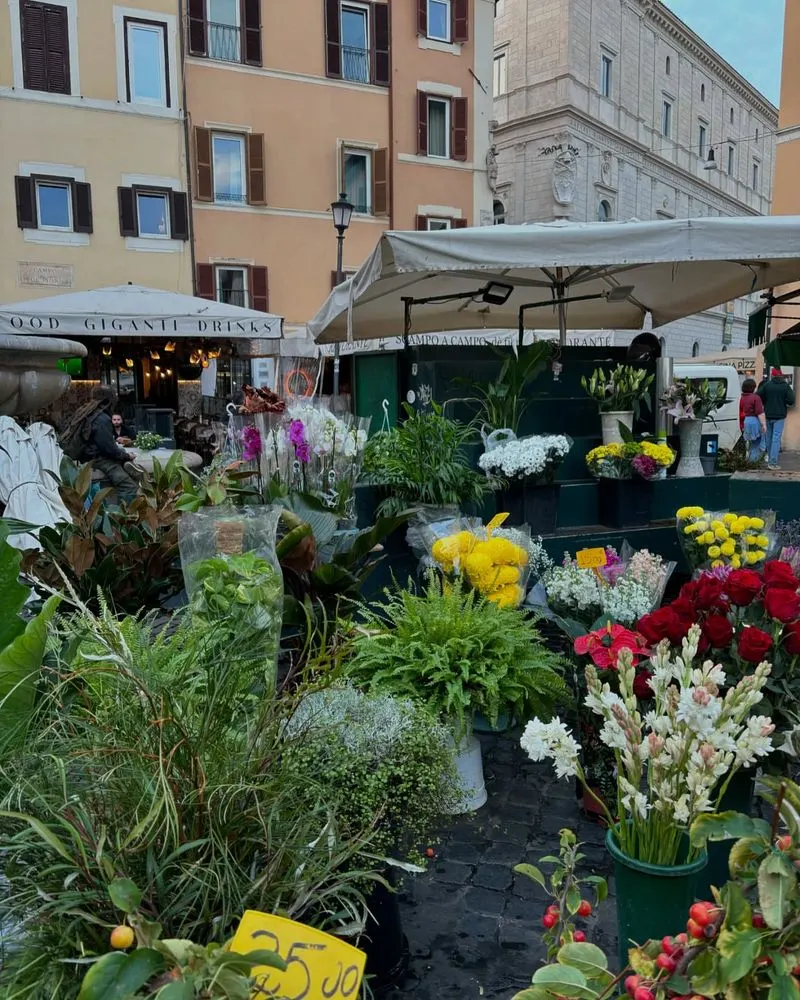 Browse Campo de’ Fiori in the morning