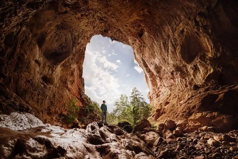 Discover Tonto Natural Bridge along Gowan Trail