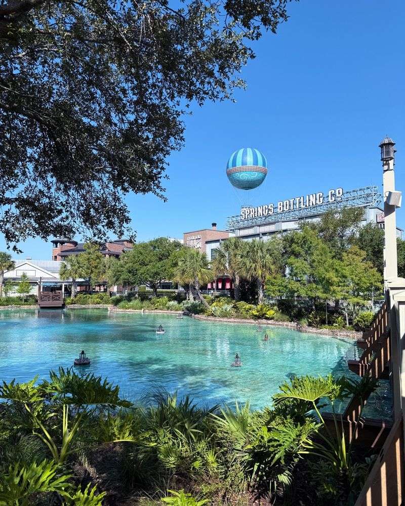 Disney Springs – Relaxed Plant Design in a Shopping Setting