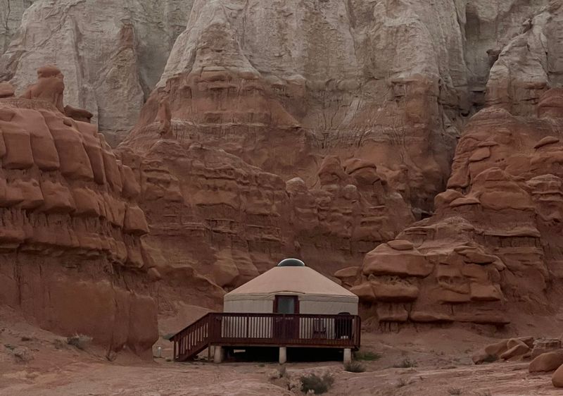 A Yurt in Utah’s Red Rocks – Stargazing Over Streaming