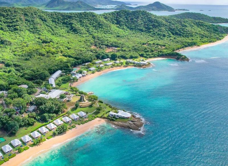 Hawksbill Bay (Eden Beach)