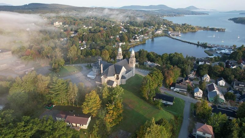 Newport – Lakeside Gardens and Cool Breezes