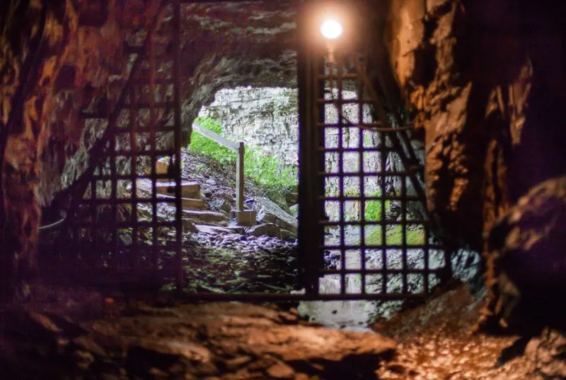 Bell Witch Cave, Tennessee