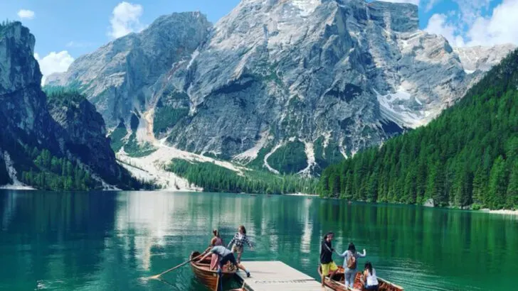 One of Italy’s Most Beautiful Lakes Lets You Paddle Through Pure Emerald Magic
