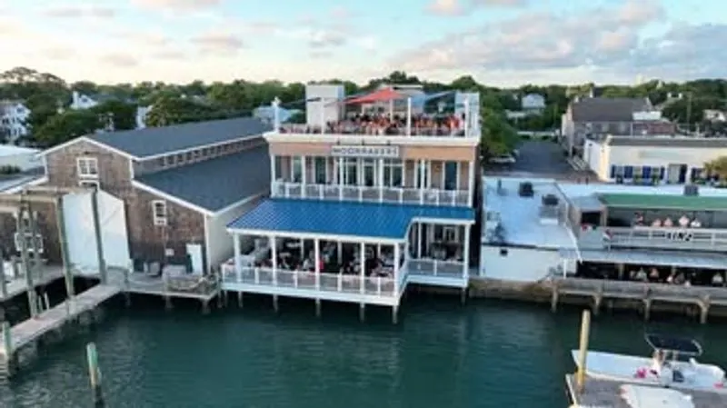 Local Seafood Restaurants: Fresh Flavors and Casual Atmosphere