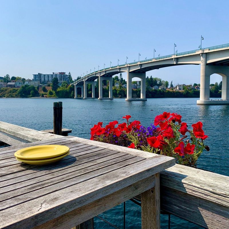Manette and Waterfront Dining