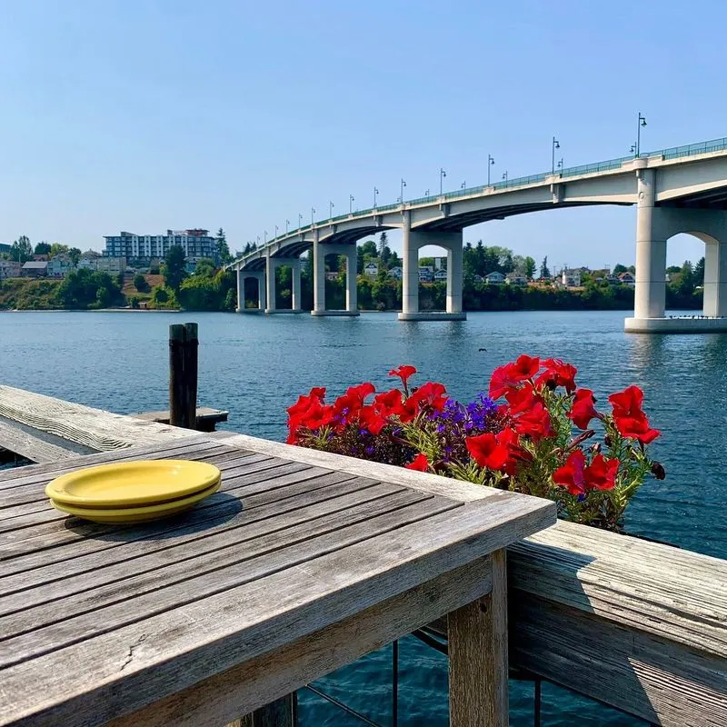 Manette and Waterfront Dining