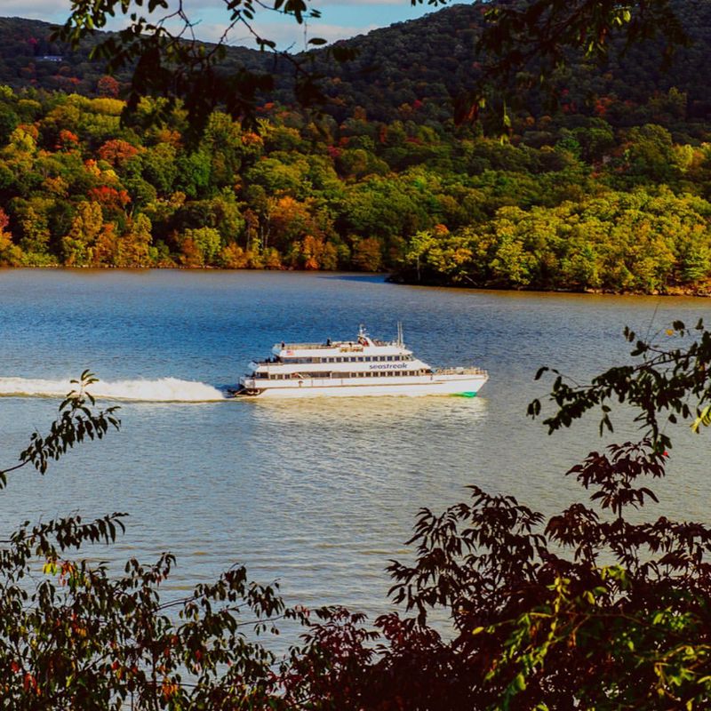Hudson River Fall Foliage Cruise – USA