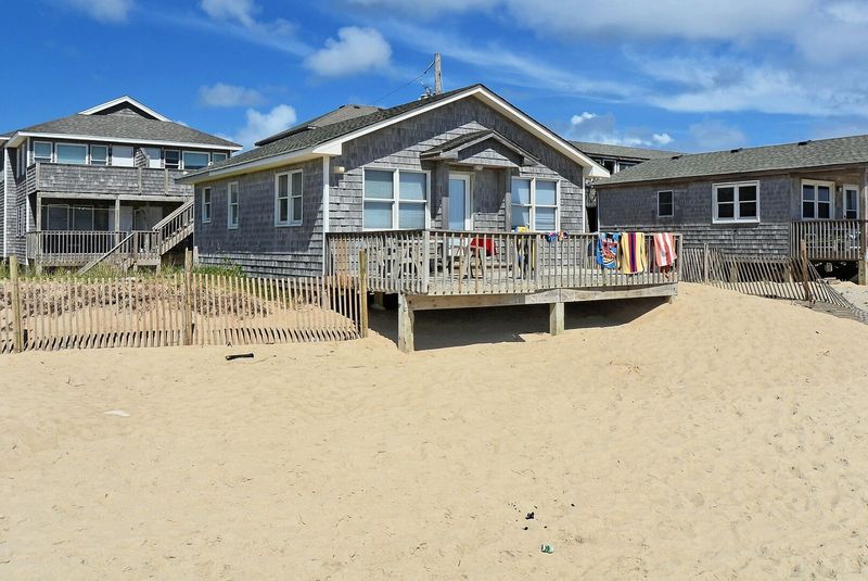 Beach Cottage in Outer Banks – Old-School Summer