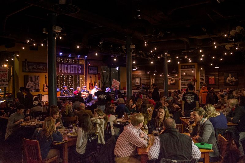 Puckett’s Grocery & Restaurant