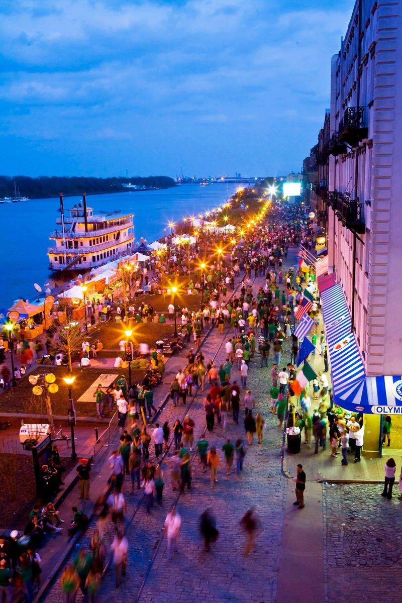 Savannah, Georgia – Historic Squares and Quiet Cafés