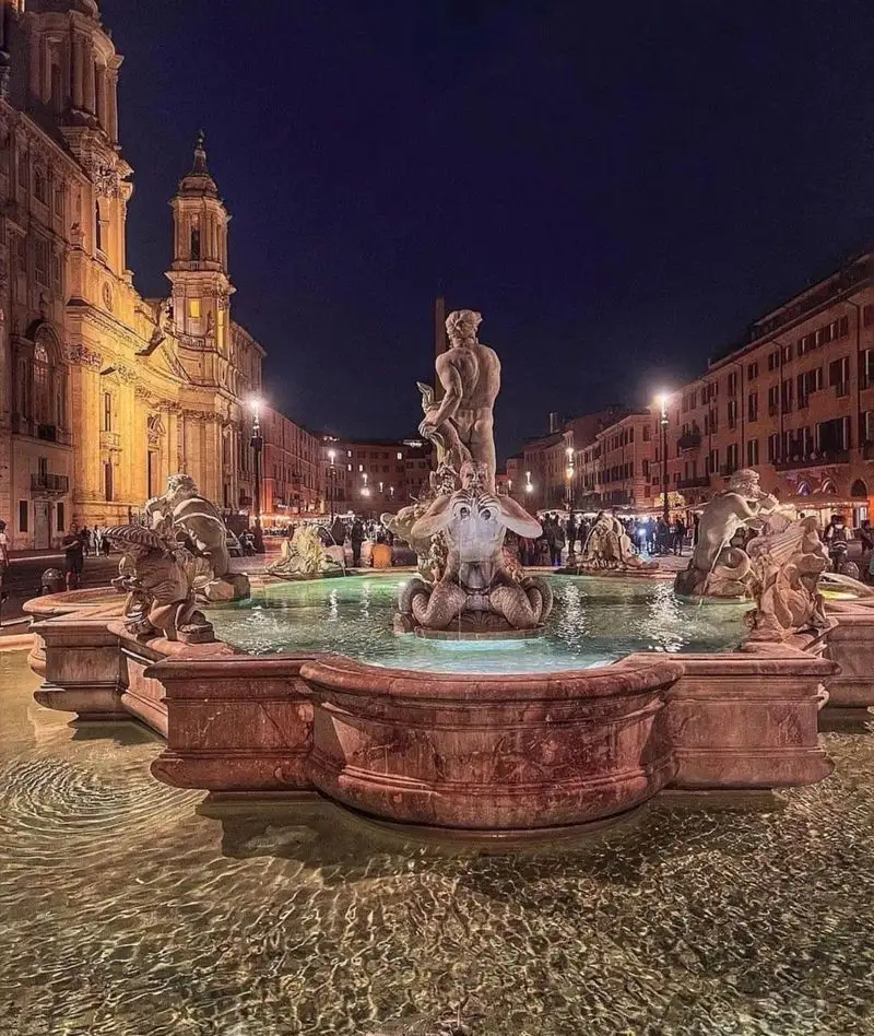 Hang out in Piazza Navona