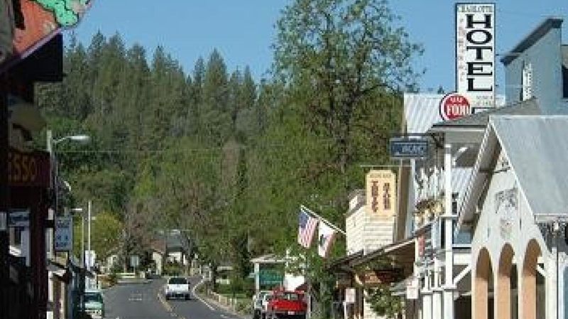 Charlotte Bistro & Bar – Groveland, CA