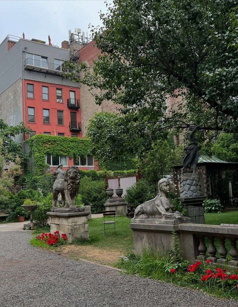 Elizabeth Street Garden, Nolita