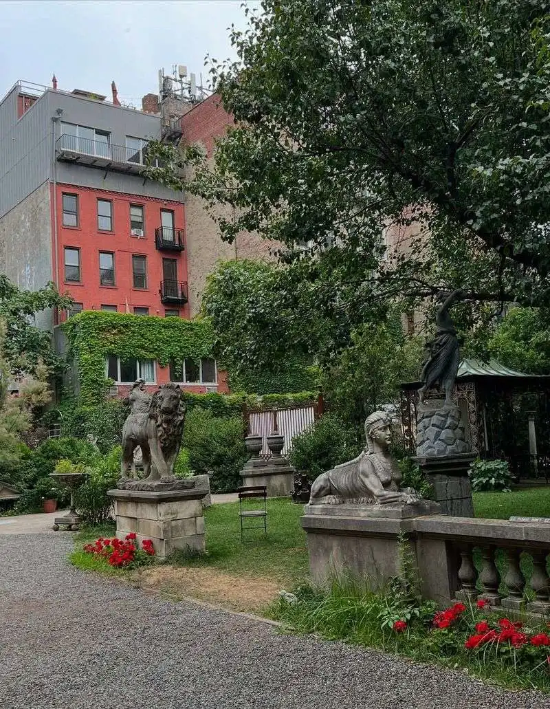 Elizabeth Street Garden, Nolita