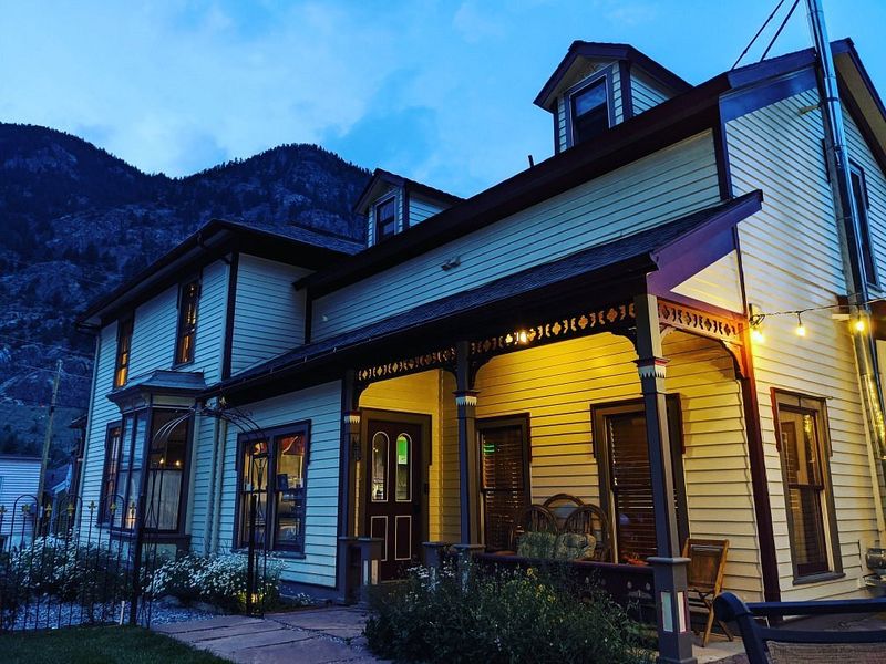 Grab Lunch at The Alpine Restaurant and Bar