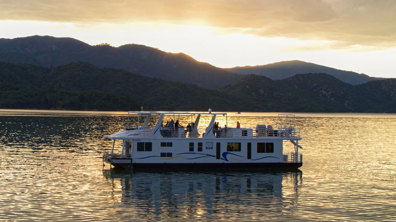 Dine on a Floating Restaurant