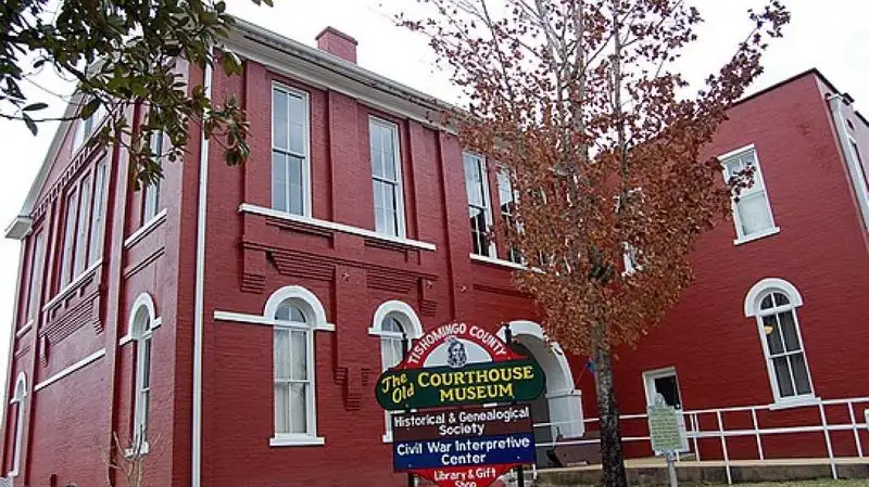 Visit the nearby town of Tishomingo for local crafts and history