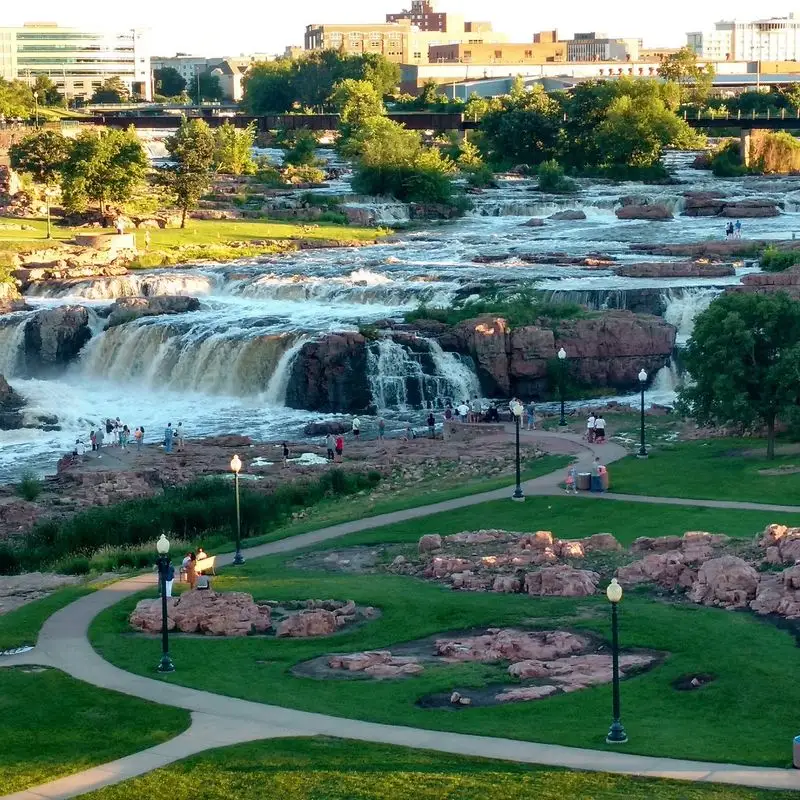 Explore Falls Park in Sioux Falls