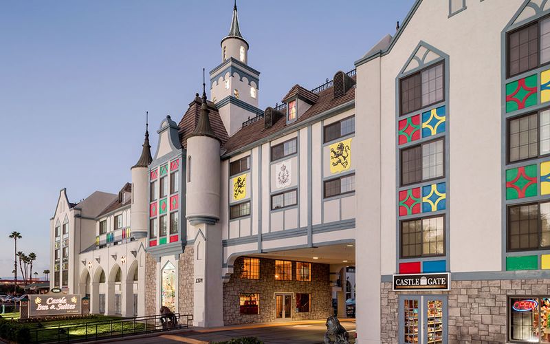 Castle Inn & Suites