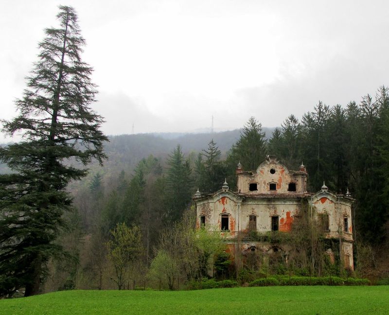 Villa de Vecchi, Italy