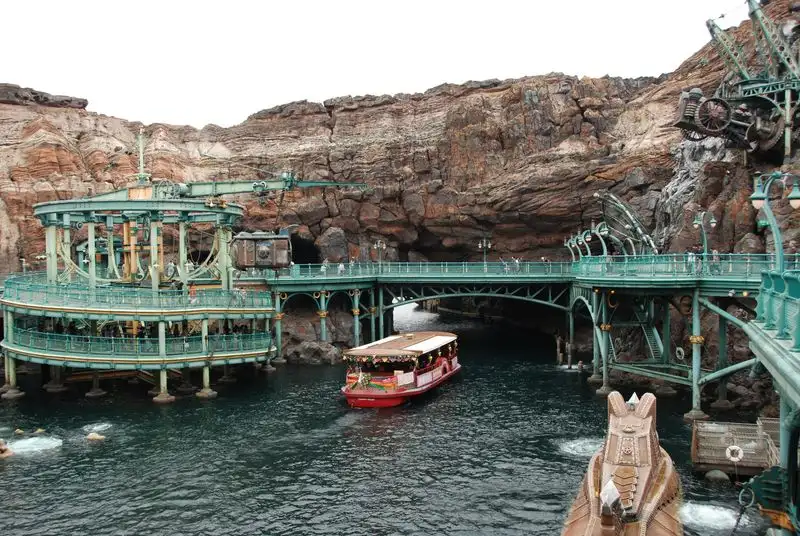 20,000 Leagues Under the Sea (Tokyo Disneyland)
