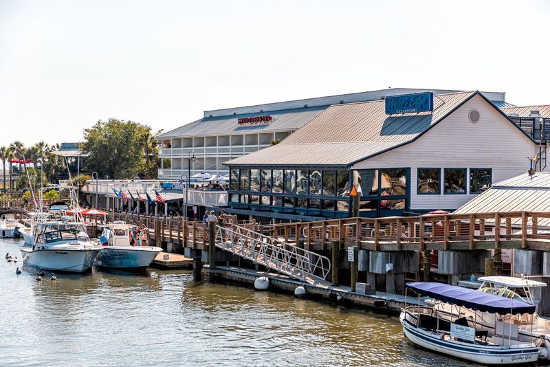 Shem Creek Bar & Grill – Mount Pleasant