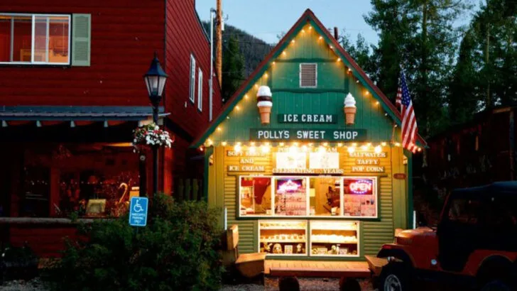 This Colorado Lake Town Has Beaches, Boats, and Ice Cream (All Without the Crowds)