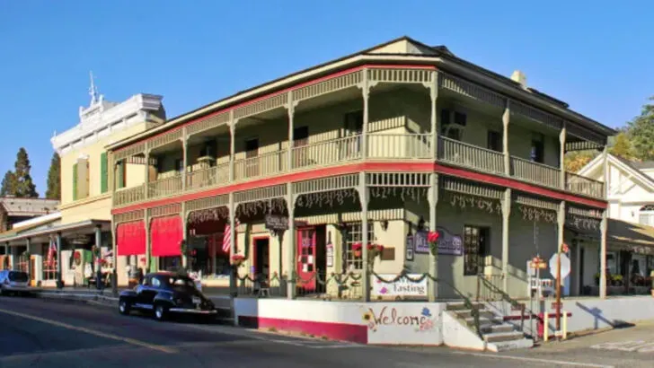 This Inland California Town Between Yosemite and Sequoia Is a Gateway to Nature With a Vintage Vibe